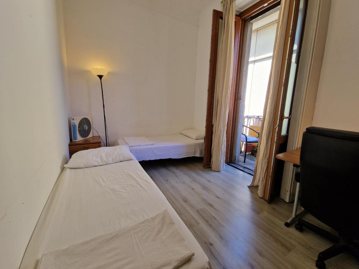Private Room In A Quiet Apartment In The City Center Milán Exterior foto